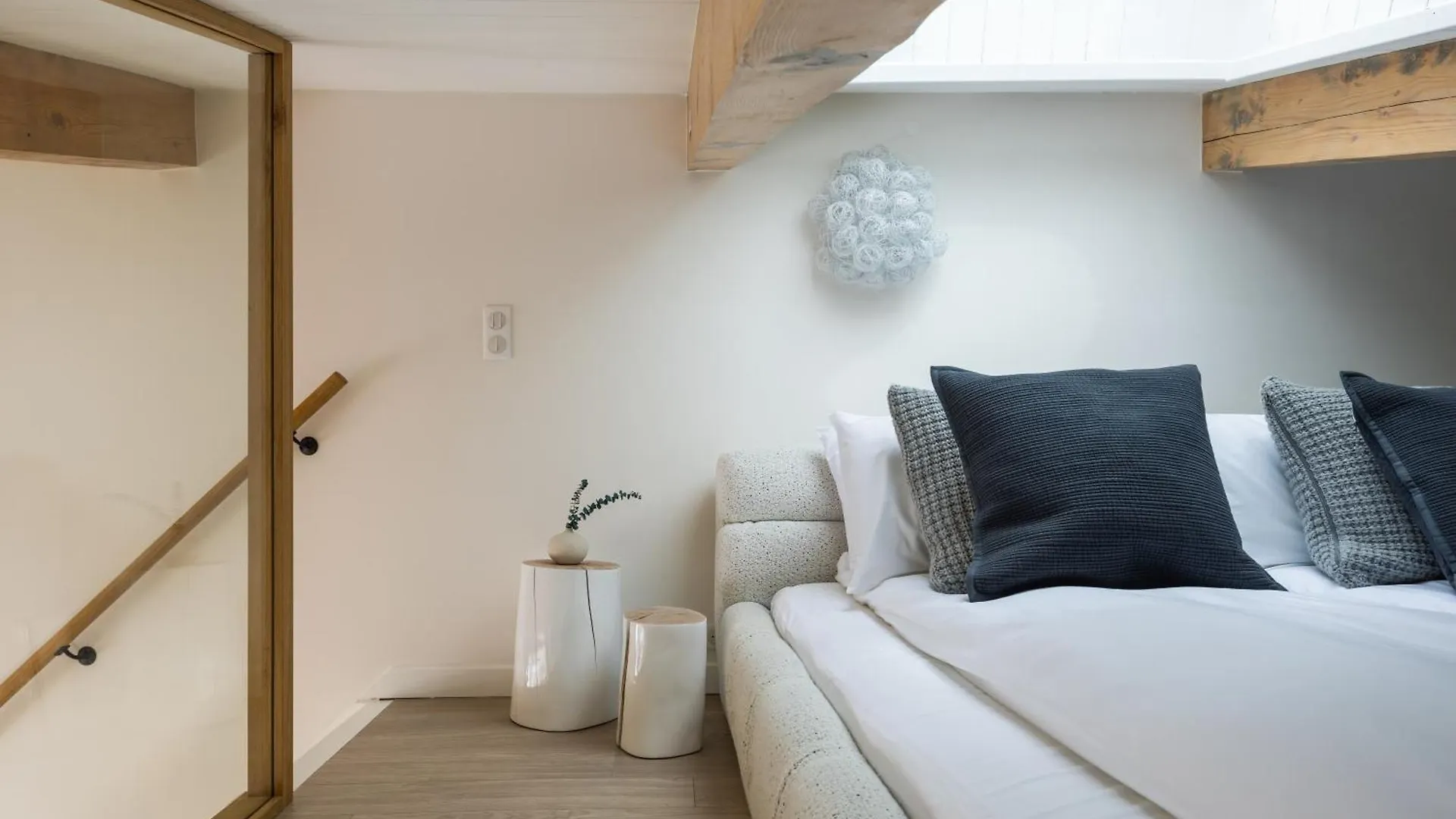 1 Bedroom Apartment Plus Mezzanine Σαμονί